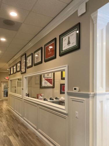 Golf-center-reception-installation